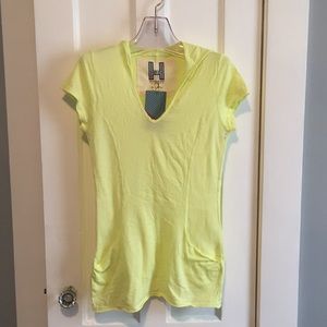 Hooded pullover t- shirt with pockets!